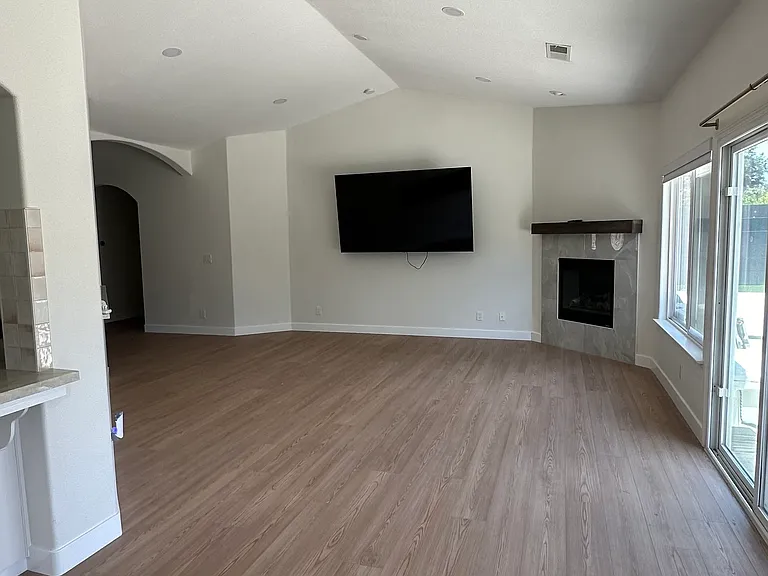1555 Taylor Ln — Photo 25