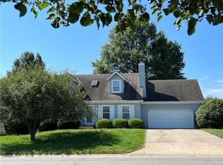 225 SW Seagull St, Lees Summit, MO 64082