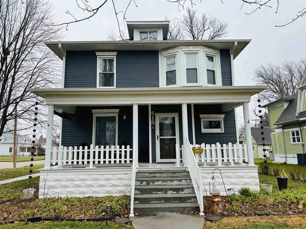618 W 10th St, Hastings, NE 68901