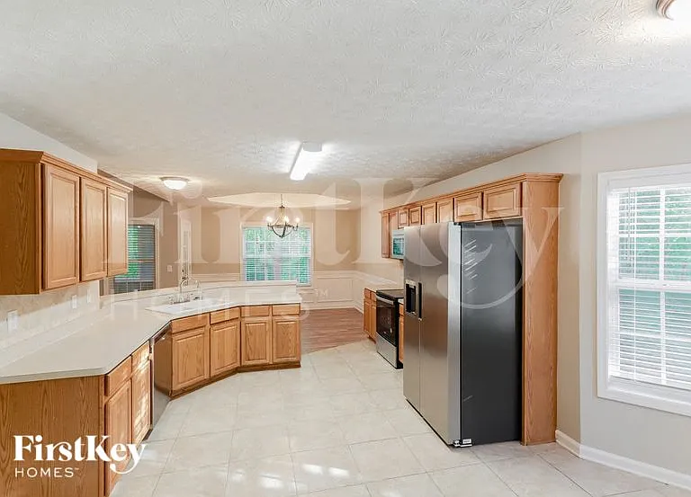 940 Willow Hollow Dr — Photo 4