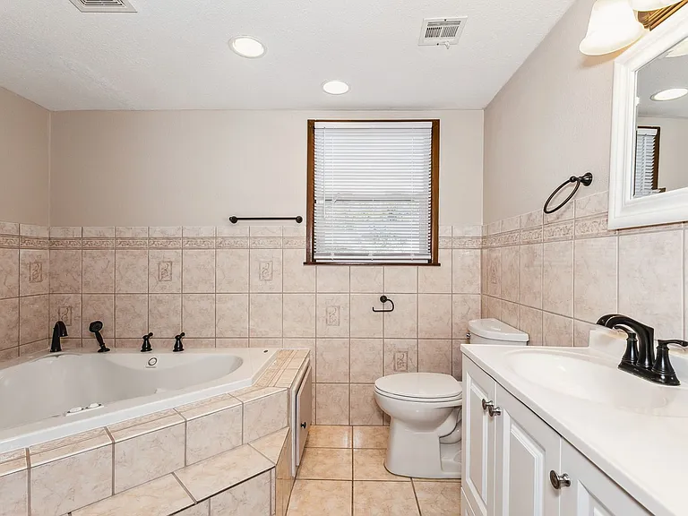 873 E Greenway Ct — Photo 9