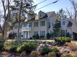 25 Richbell Rd, White Plains, NY 10605