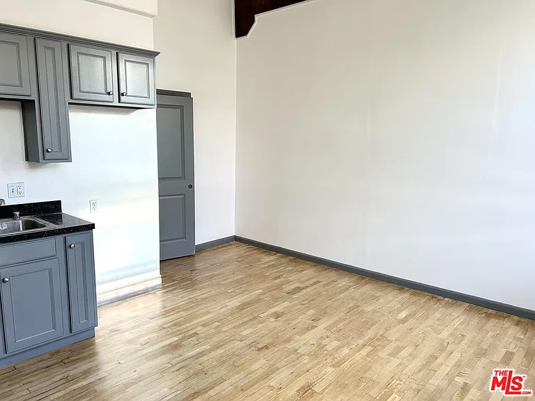 726 S Santa Fe Ave #203 — Photo 2