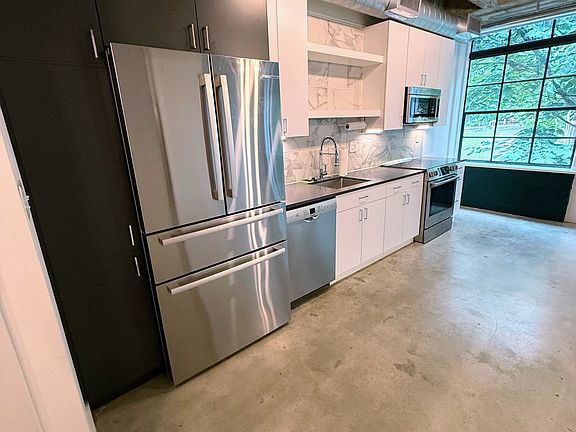 4th image of 1065 United Ave SE