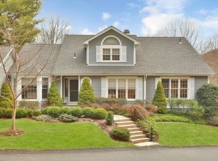 63 Top Hill Ln, Mount Kisco, NY 10549