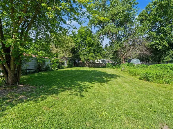 724 S April Dr, Cromwell, IN 46732