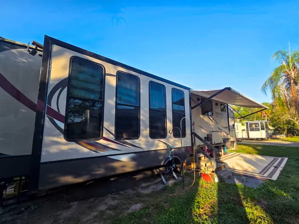 1201 Glory Way Blvd, Bradenton, FL 34212