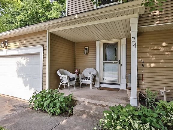 3rd image of 24 Cove Cir