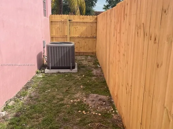 1370 NW 131st St, North Miami, FL 33167
