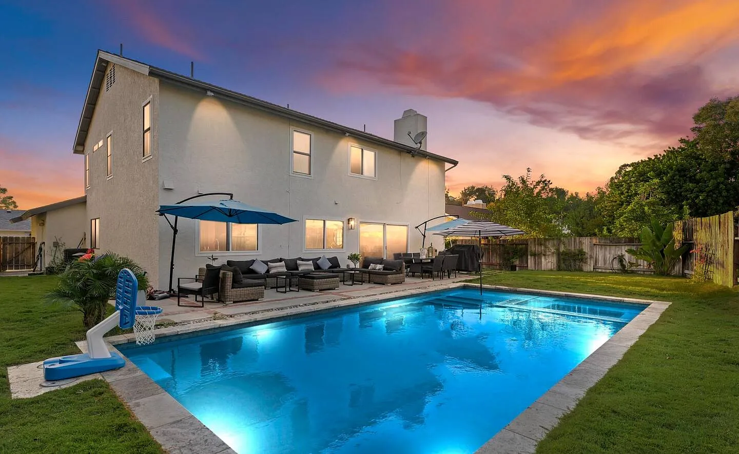 4 bed, $12,900 — Photo 1