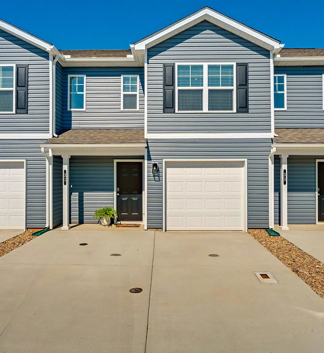 3 bed, 2.5 bath, 1381 sqft, $1,830 — Photo 1