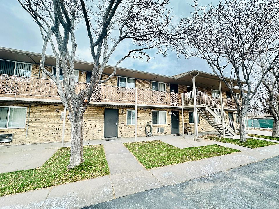 Welcome to your new home in this cozy brick apartment setting.