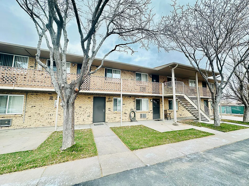 Welcome to your new home in this cozy brick apartment setting.