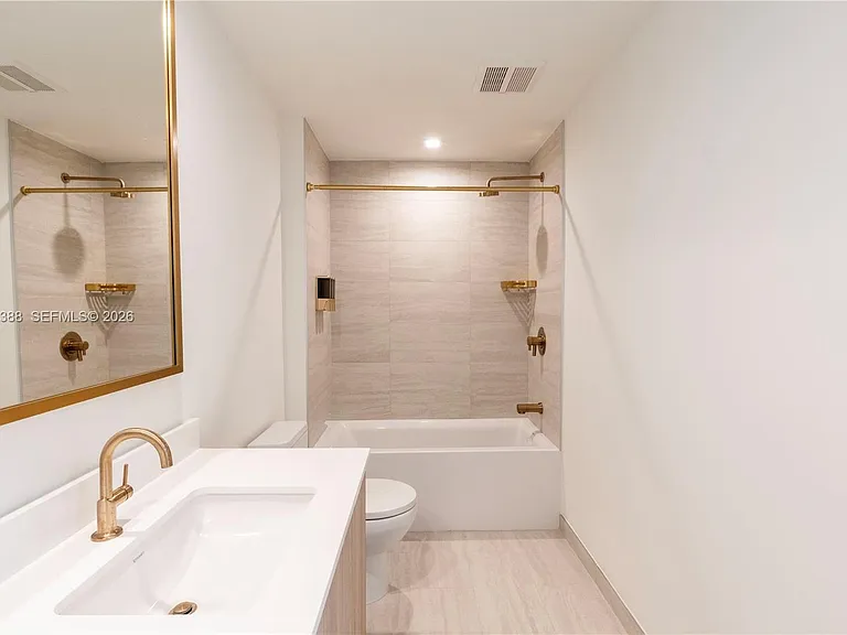 77 SE 5th St #3914 — Photo 10