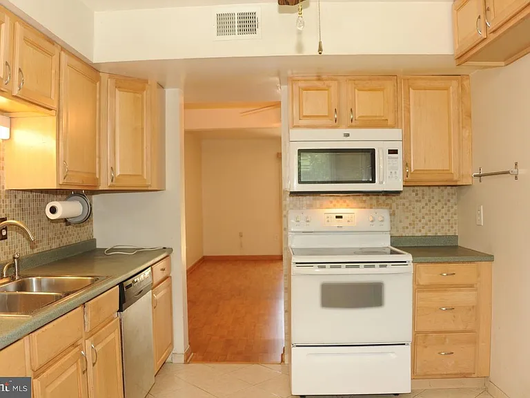 6612 Forbush Ct — Photo 4