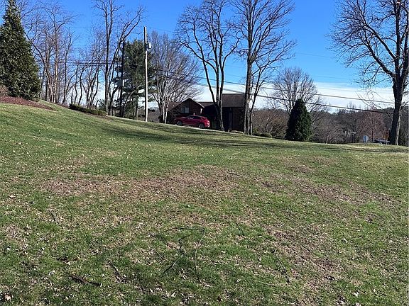 4th image of 2544 Edgewood Dr