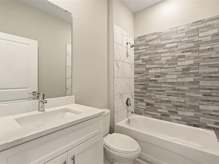 119 Tulip Ln — Photo 15