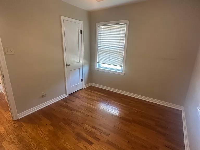 110 N Oakdale Ave — Photo 6