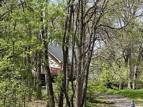 2nd image of 7145 Ridgewood Rd