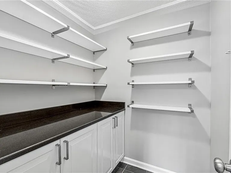 6895 Riverside Dr — Photo 17