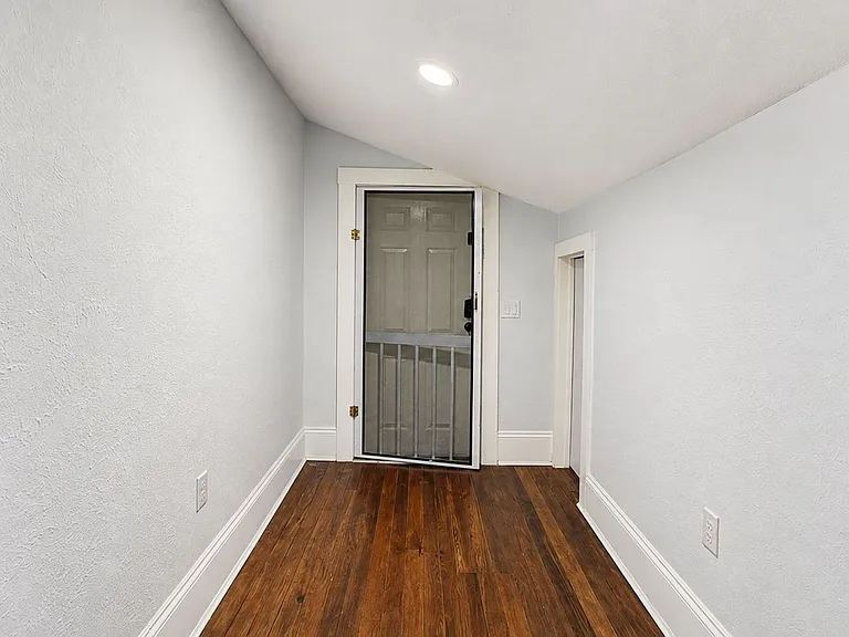 128 Orange Ave — Photo 3