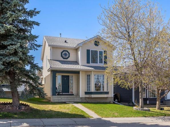 135 E Hidden Grn NW, Calgary, AB T3A 5K7
