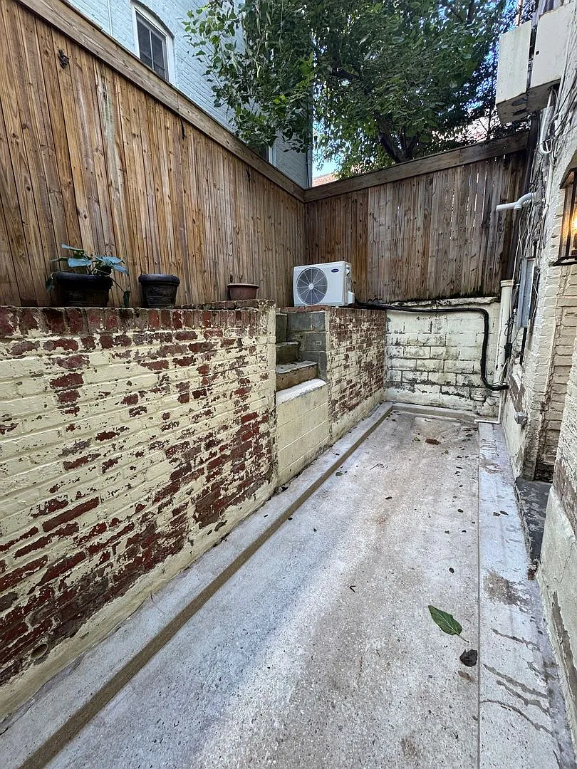 Newly Renovated, Amazing Location, One Bedroom In West End! -Private Patio! — Photo 2