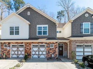 441 Green Meadow Dr, Chesapeake, VA 23320