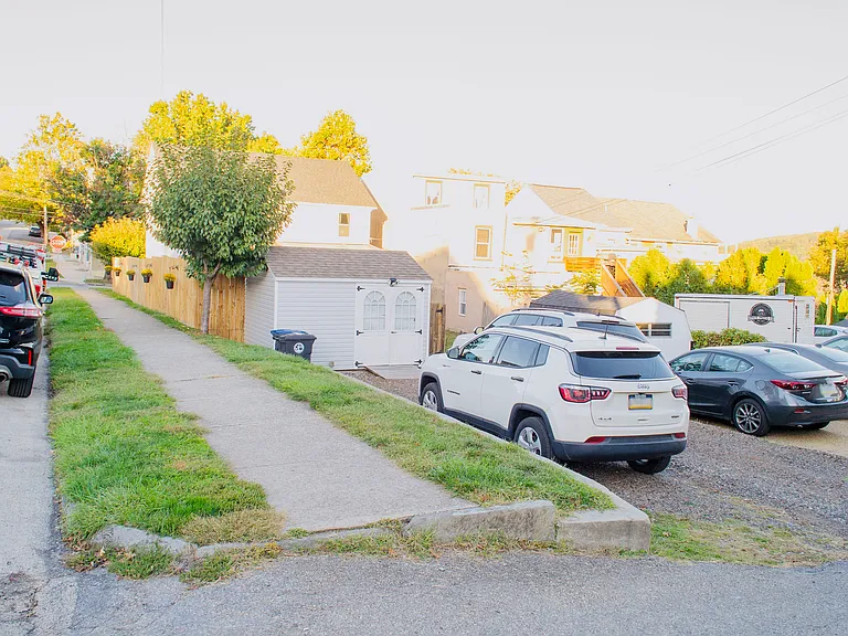 301 E 6th Ave — Photo 21