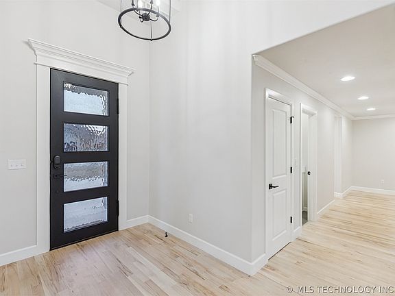 4th image of 205 W 164th Pl S