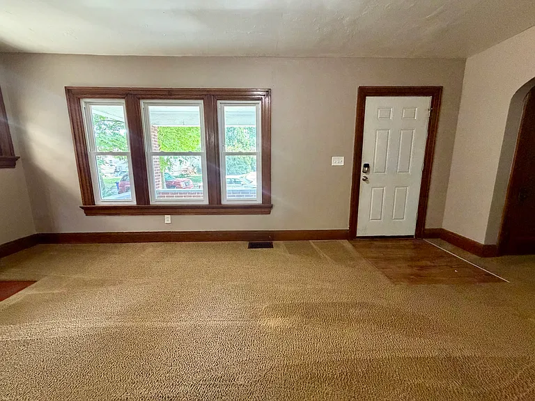53 Forest Glen Ave — Photo 4