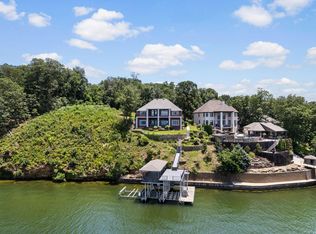 521 Wilson Lake Dr, Muscle Shoals, AL 35661