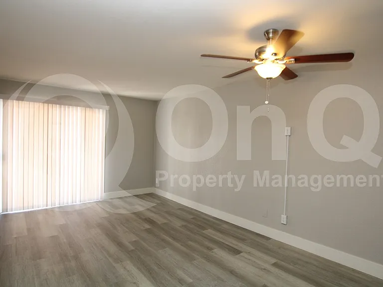 2807 E Paradise Ln #101 — Photo 5
