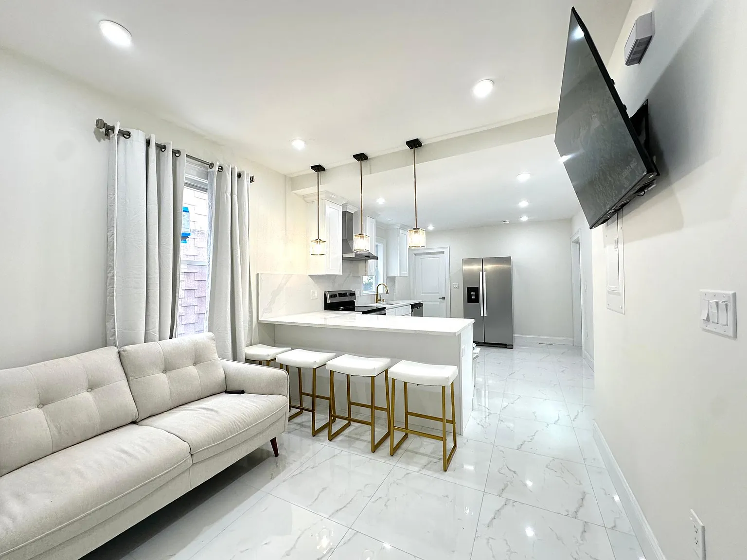 3 bed, 1055 sqft, $1,170 — Photo 1