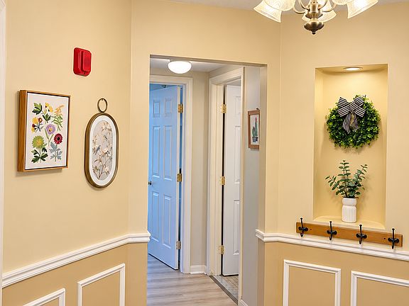 4th image of 165 Cottage St #40A