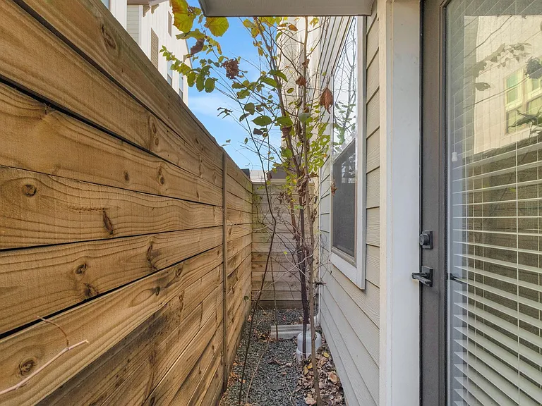 1526 Chestnut St — Photo 12