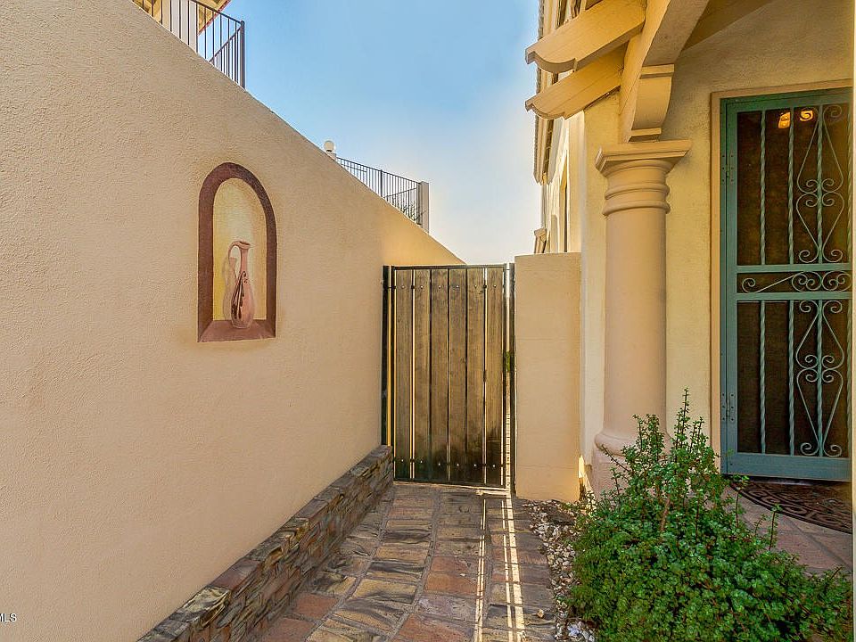 Side Gate to backyard