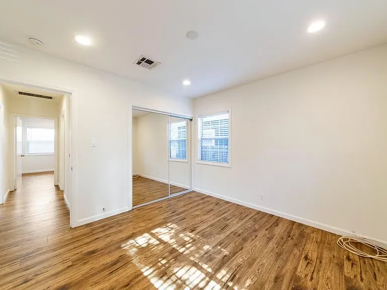11613 Haynes St — Photo 8