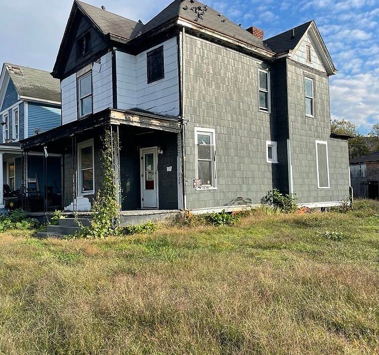 2nd image of 1324 Center St