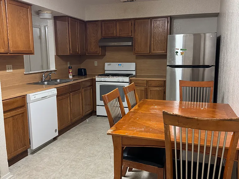 2301 Mesa Park Dr — Photo 2