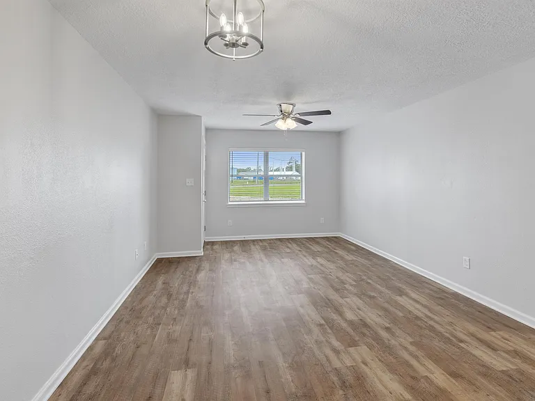 270 Bruce Cir — Photo 21
