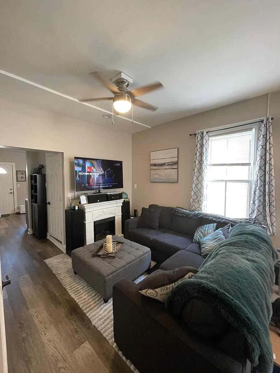Building Photo - 3121 N Kenmore Ave #2