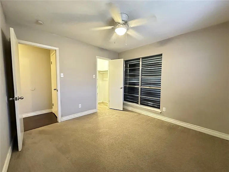 2114 Saint Charles Dr — Photo 18