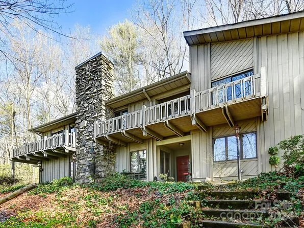 208 Estate Dr, Hendersonville, NC 28739