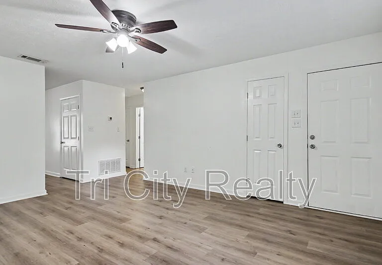 150 Chase Ct — Photo 9
