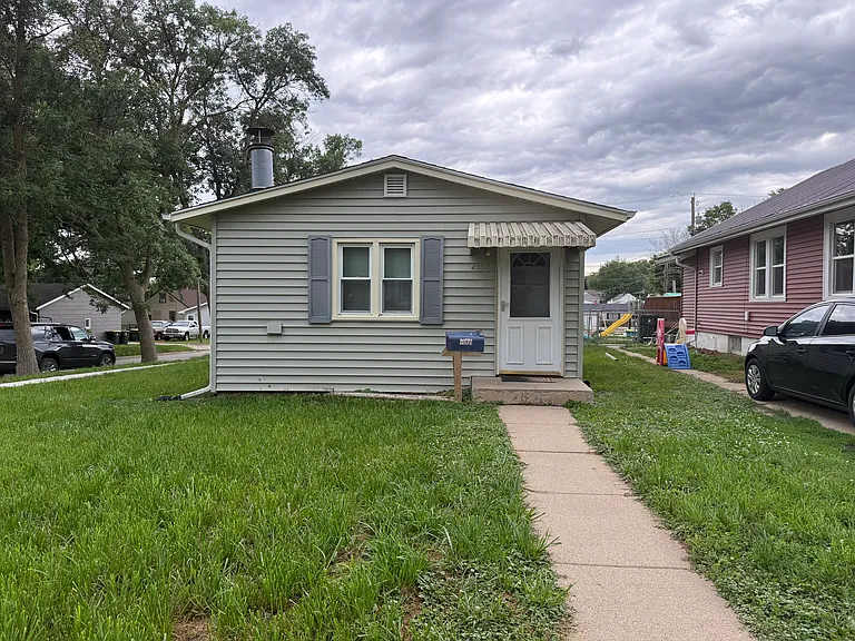 2557 S Cedar St — Photo 4