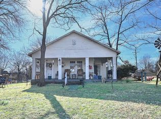 701 9th St, Mena, AR 71953