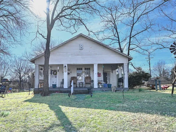 701 9th St, Mena, AR 71953