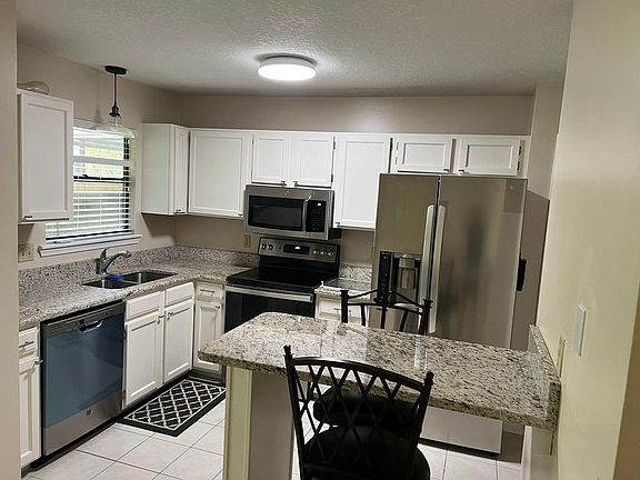 3rd image of 4011 Laurelwood Dr