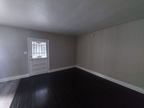 4th image of 1131-1135 E 4th St #5